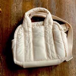 Isaac Mizrahi White Quilted Nylon Puffer Purse tote handles and strap